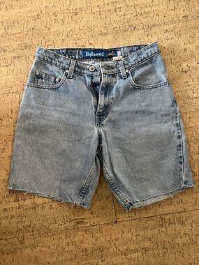 Vintage Levi’s Silvertab Relaxed fit cutoff denim shorts size 29 light wash